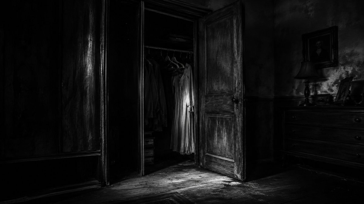 Descubrí el oscuro secreto del closet que no debes abrir de noche