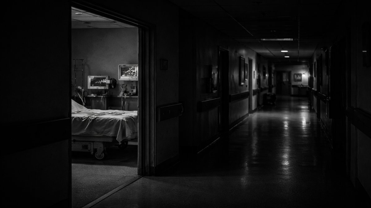 El hospital donde los monitores se encienden solos en la madrugada sin pacientes