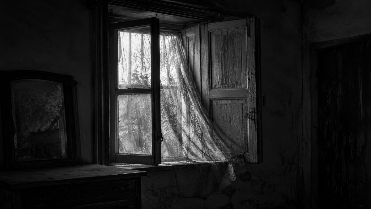 La inquietante historia de la ventana que se cierra sola en mi casa